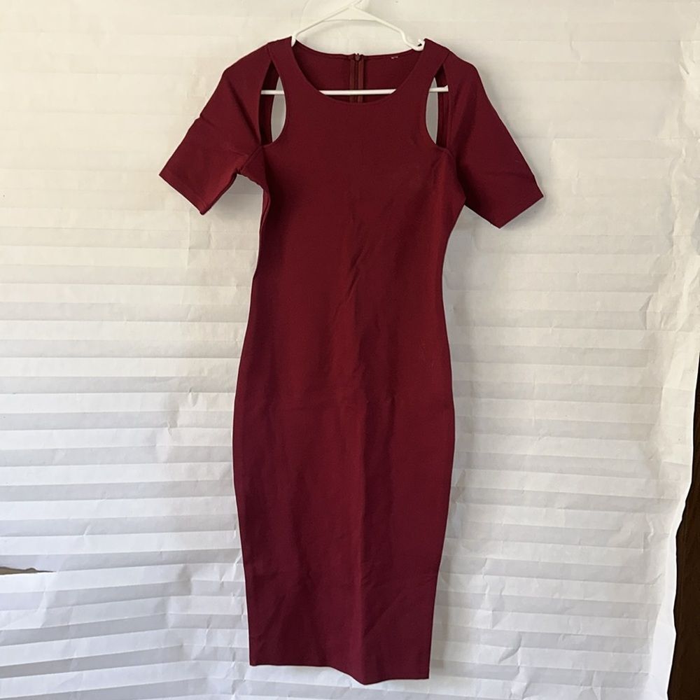 Fabletics Burgundy Short Sleeve Dress XS Shoulder Cutouts Rear Zip Athleisure